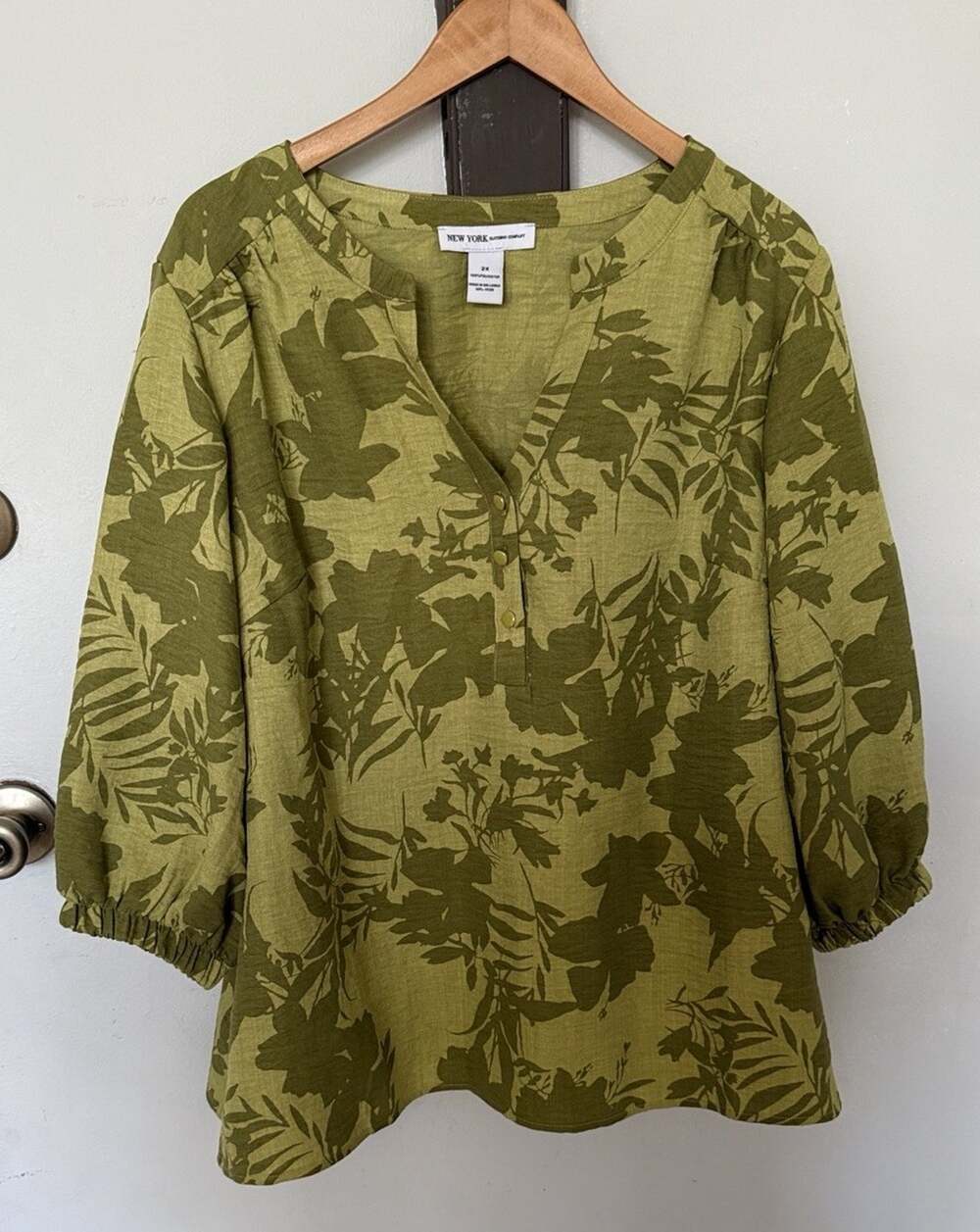 New York & Company 2X Chartreuse Olive Green Floral Blouse Tropical Resort